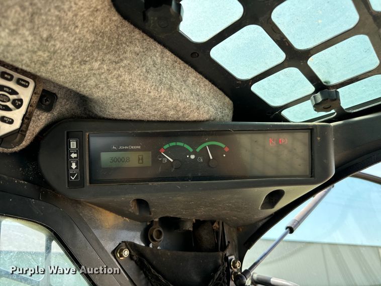 image for item NQ9713 2011 John Deere 333D tracked skid steer loader