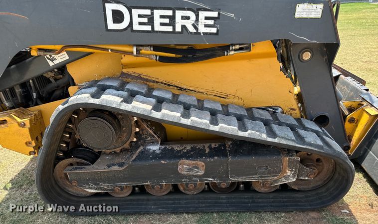 image for item NQ9713 2011 John Deere 333D tracked skid steer loader