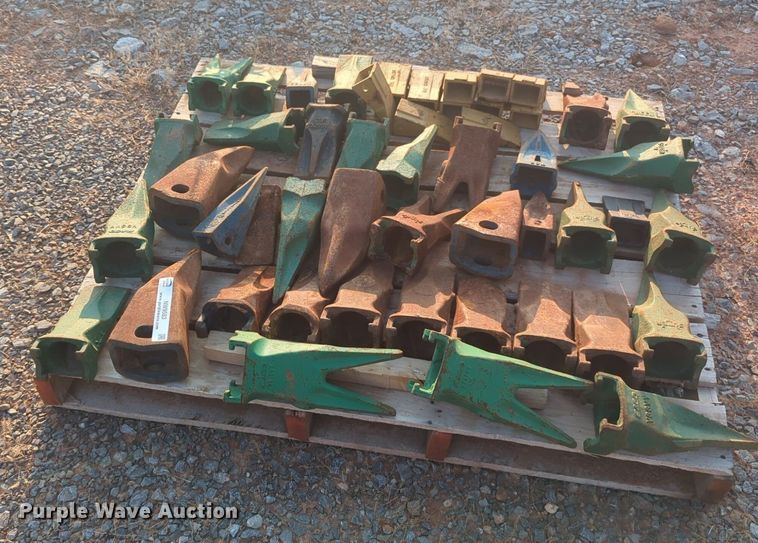 image for item NW9583 Approximately 49 excavator bucket teeth