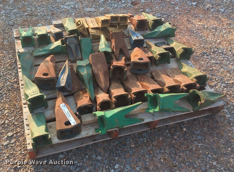 image for item NW9583 Approximately 49 excavator bucket teeth