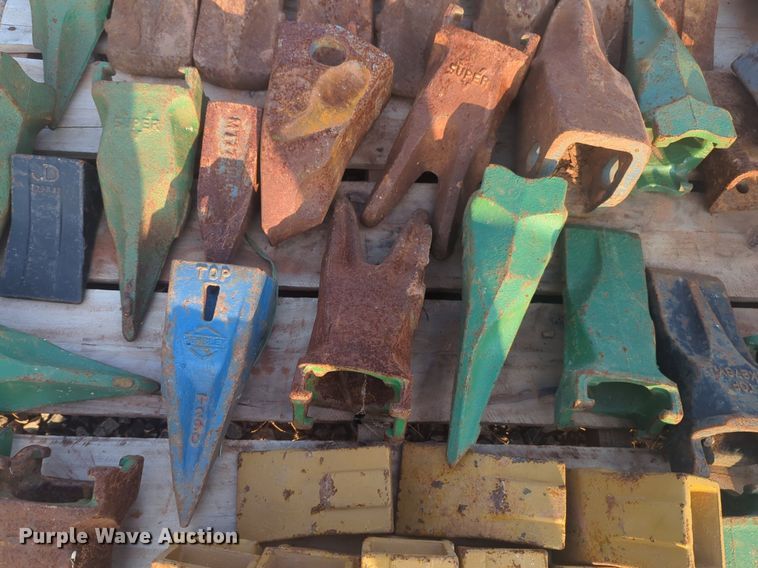 image for item NW9583 Approximately 49 excavator bucket teeth