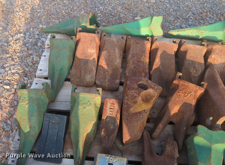 image for item NW9583 Approximately 49 excavator bucket teeth