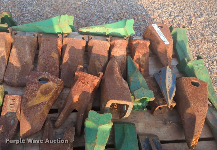 image for item NW9583 Approximately 49 excavator bucket teeth