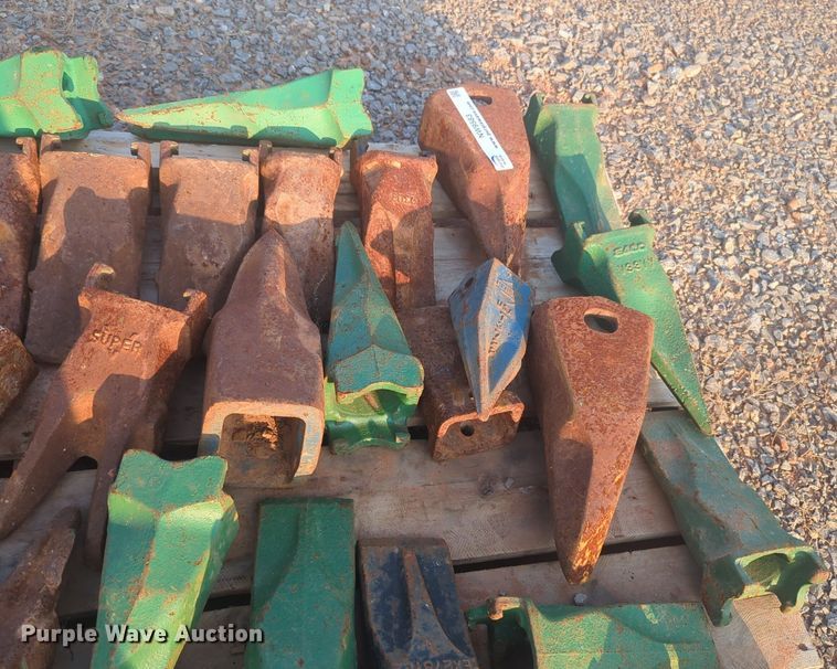 image for item NW9583 Approximately 49 excavator bucket teeth