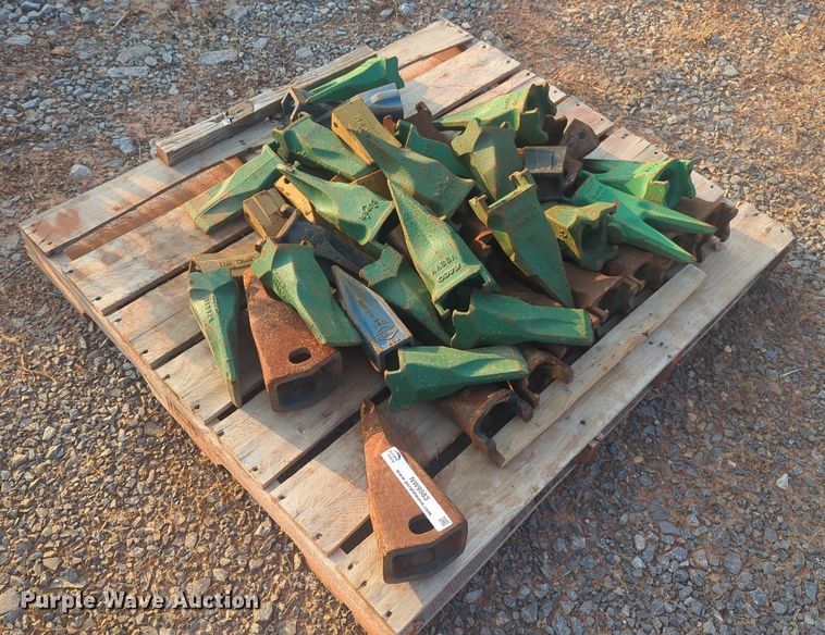 image for item NW9583 Approximately 49 excavator bucket teeth