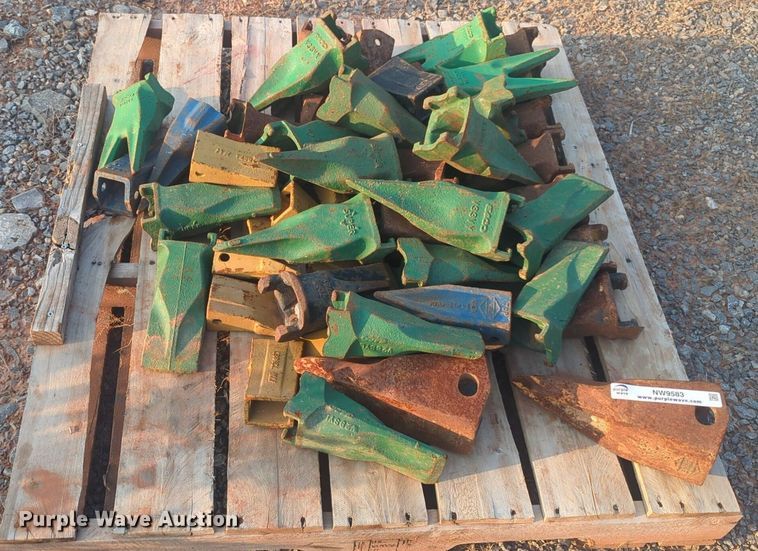 image for item NW9583 Approximately 49 excavator bucket teeth