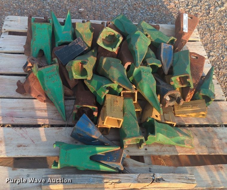 image for item NW9583 Approximately 49 excavator bucket teeth