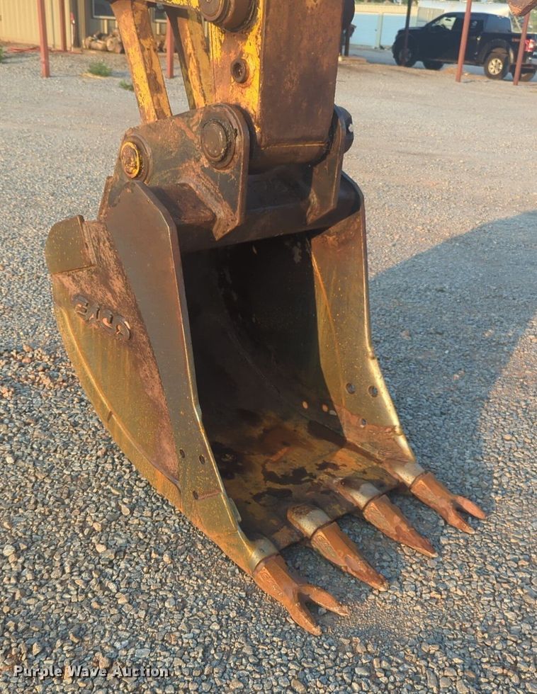 image for item NW9584 2015 Komatsu PC170LC-10 excavator