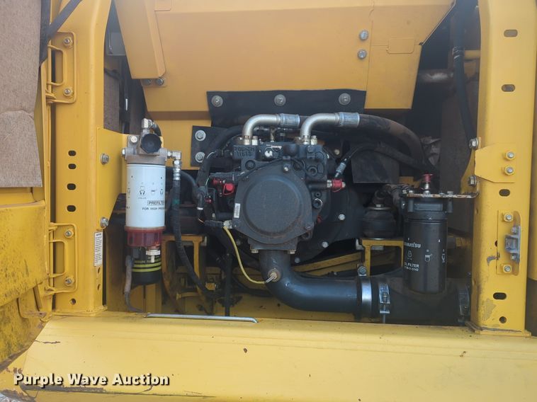 image for item NW9584 2015 Komatsu PC170LC-10 excavator