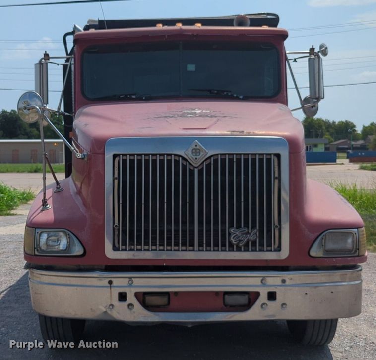 image for item NW9603 1999 International 9200 Eagle dump truck