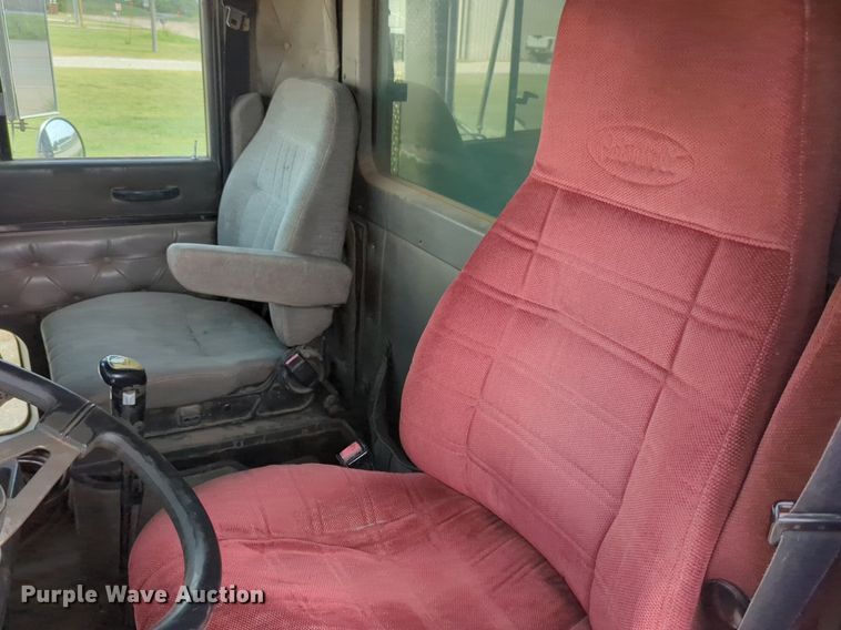 image for item NW9603 1999 International 9200 Eagle dump truck