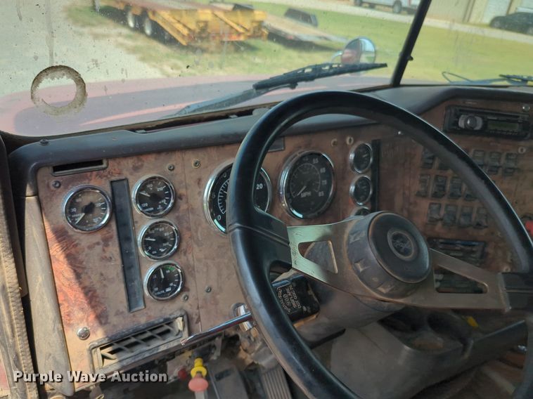 image for item NW9603 1999 International 9200 Eagle dump truck