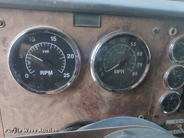 image for item NW9603 1999 International 9200 Eagle dump truck