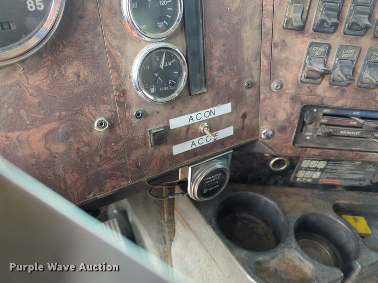 image for item NW9603 1999 International 9200 Eagle dump truck