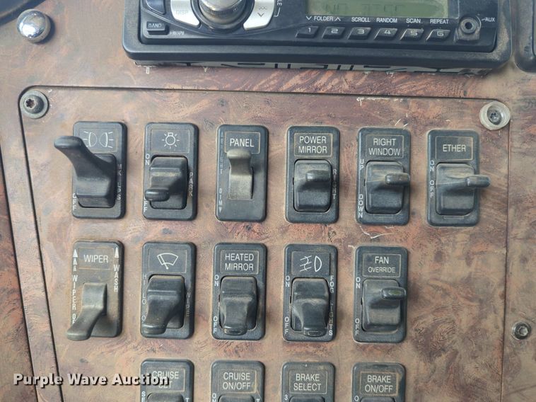 image for item NW9603 1999 International 9200 Eagle dump truck