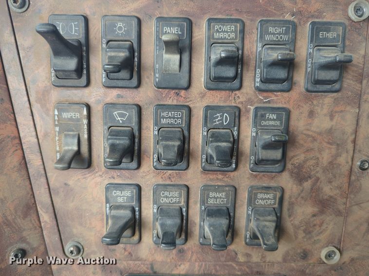 image for item NW9603 1999 International 9200 Eagle dump truck