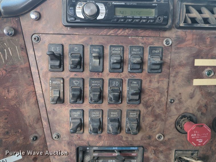 image for item NW9603 1999 International 9200 Eagle dump truck