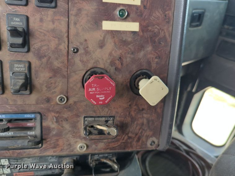 image for item NW9603 1999 International 9200 Eagle dump truck