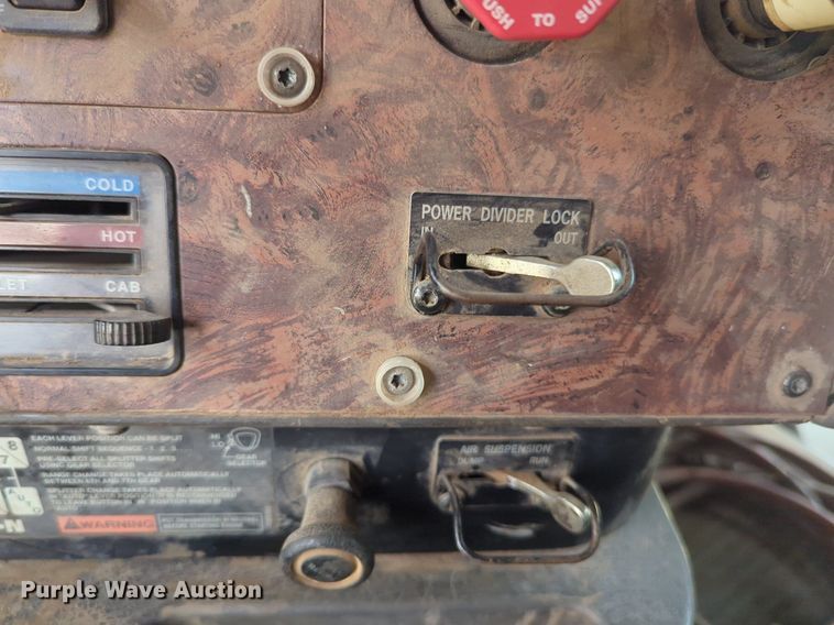 image for item NW9603 1999 International 9200 Eagle dump truck