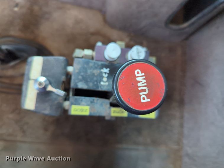 image for item NW9603 1999 International 9200 Eagle dump truck