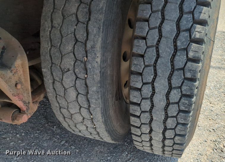 image for item NW9603 1999 International 9200 Eagle dump truck