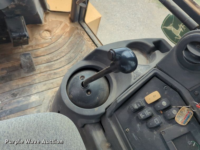 image for item NW9604 2008 John Deere 310SJ backhoe