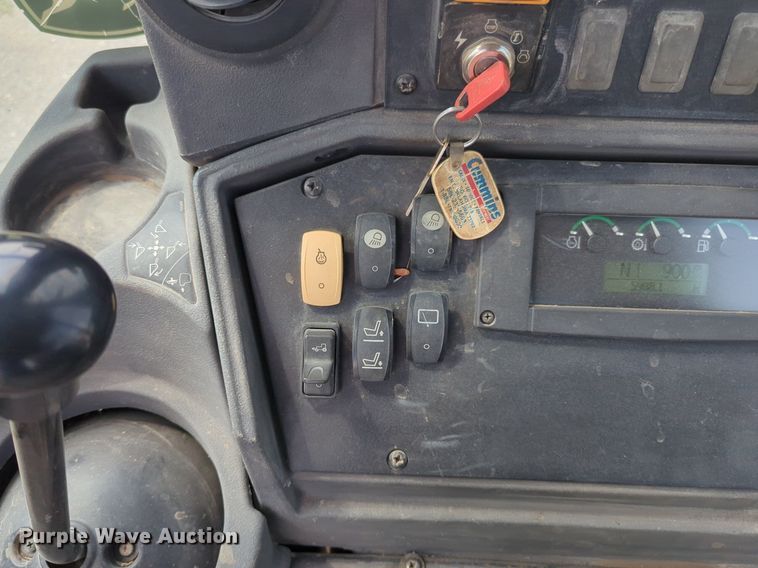 image for item NW9604 2008 John Deere 310SJ backhoe