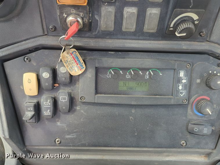 image for item NW9604 2008 John Deere 310SJ backhoe