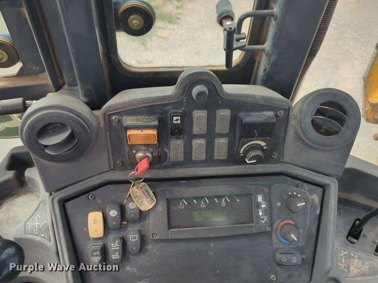 image for item NW9604 2008 John Deere 310SJ backhoe