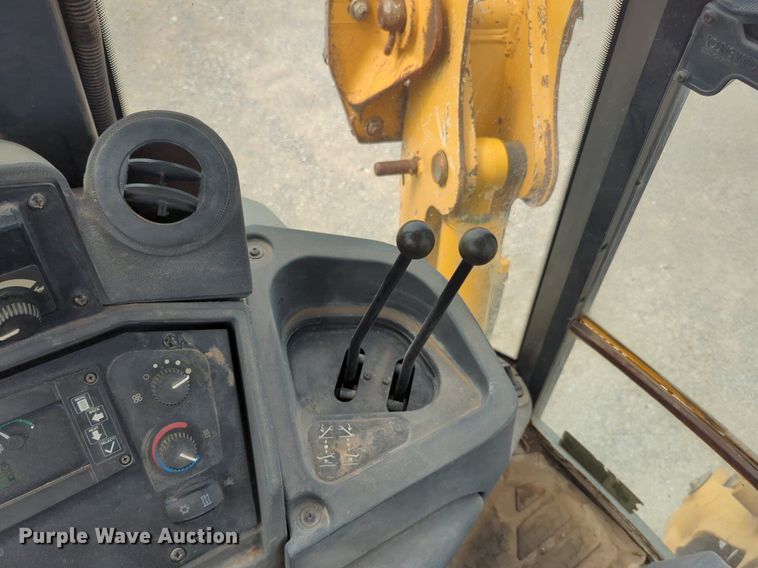 image for item NW9604 2008 John Deere 310SJ backhoe