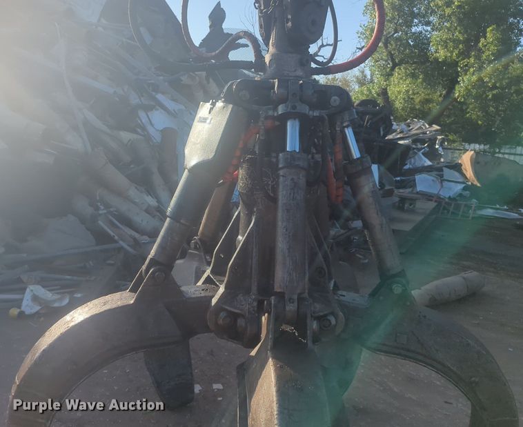 image for item NW9639 Fuchs scrap grapple