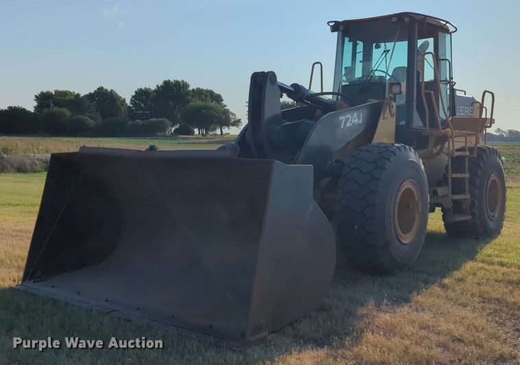 image for item NW9668 2007 John Deere 724J wheel loader