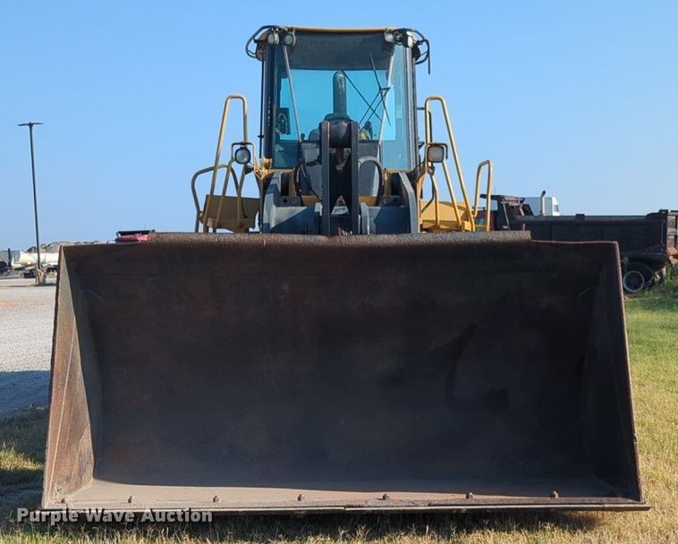 image for item NW9668 2007 John Deere 724J wheel loader