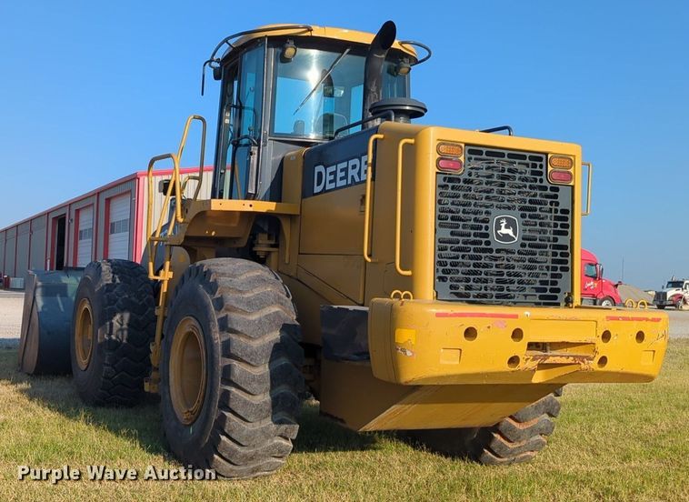 image for item NW9668 2007 John Deere 724J wheel loader