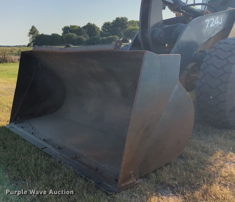 image for item NW9668 2007 John Deere 724J wheel loader