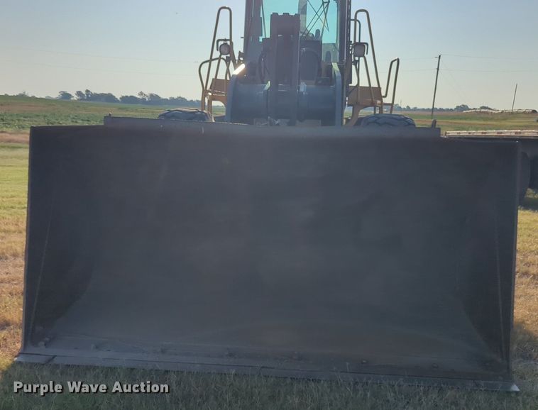 image for item NW9668 2007 John Deere 724J wheel loader