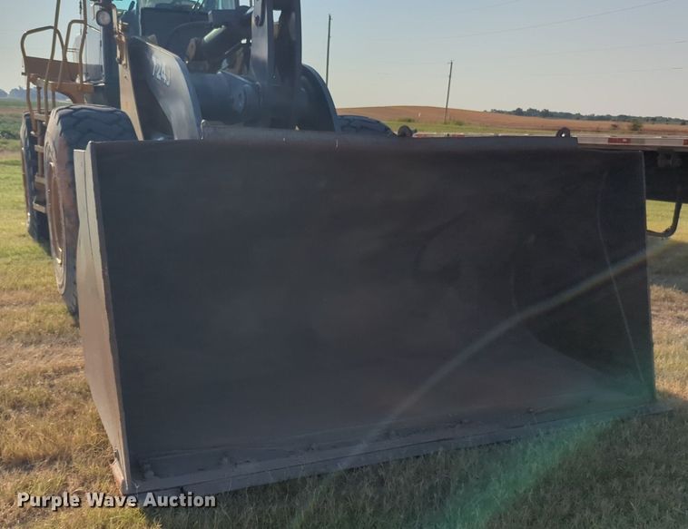 image for item NW9668 2007 John Deere 724J wheel loader