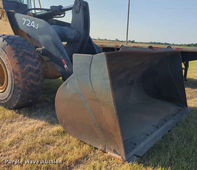 image for item NW9668 2007 John Deere 724J wheel loader