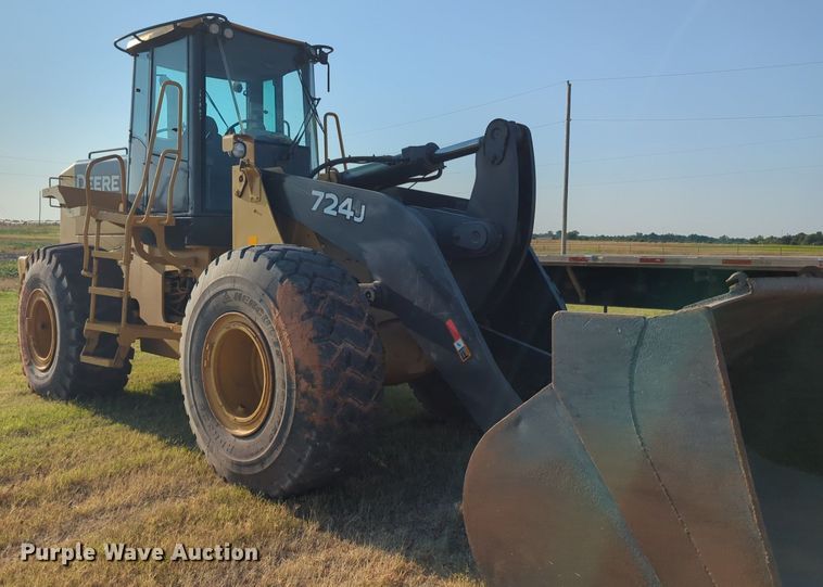 image for item NW9668 2007 John Deere 724J wheel loader
