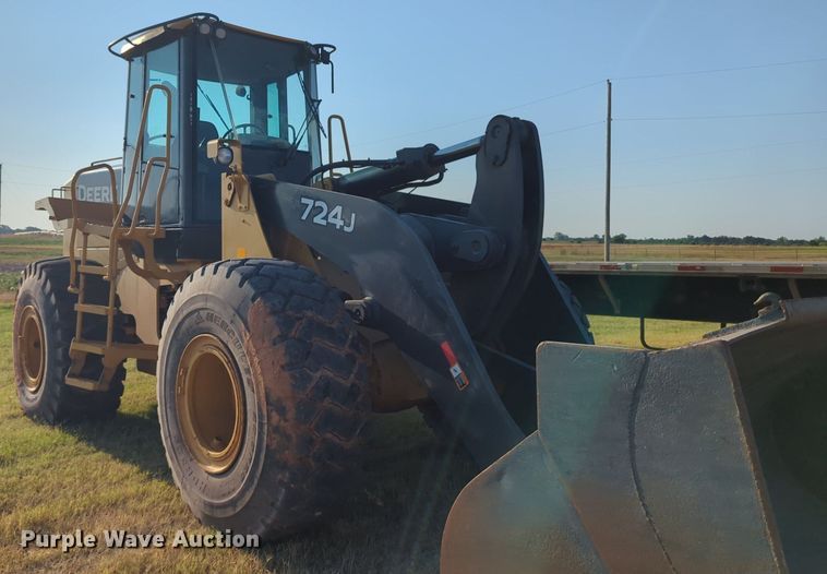 image for item NW9668 2007 John Deere 724J wheel loader