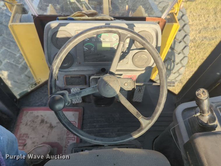 image for item NW9668 2007 John Deere 724J wheel loader