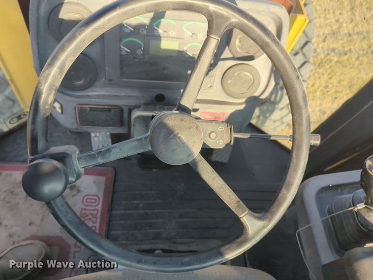 image for item NW9668 2007 John Deere 724J wheel loader