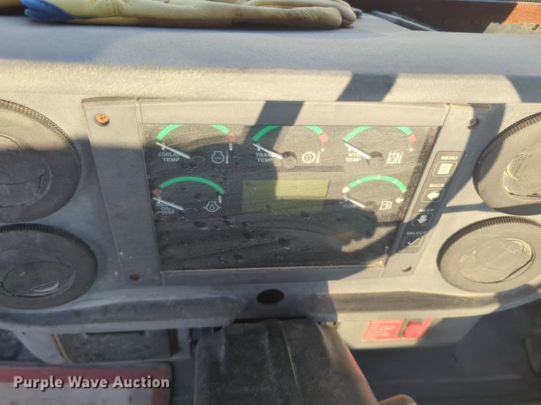 image for item NW9668 2007 John Deere 724J wheel loader