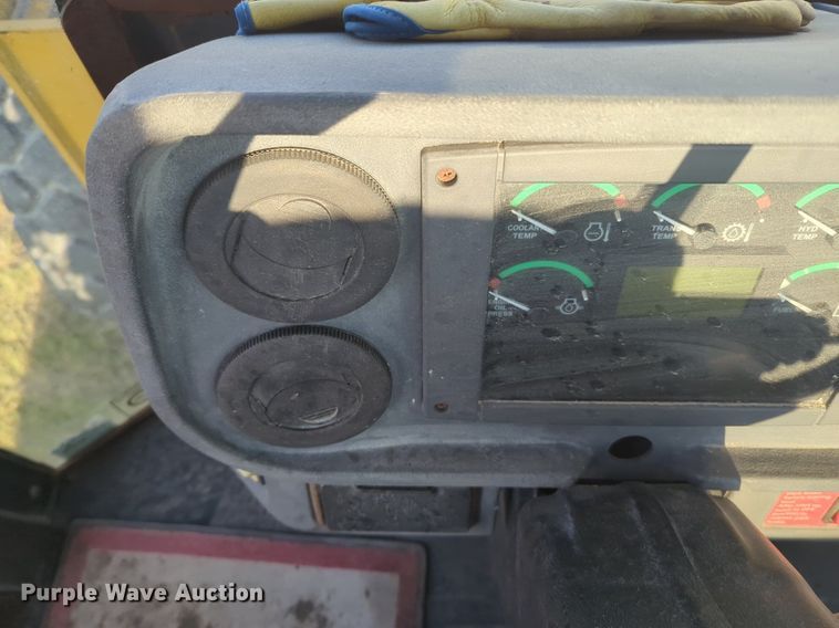 image for item NW9668 2007 John Deere 724J wheel loader