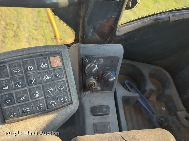 image for item NW9668 2007 John Deere 724J wheel loader