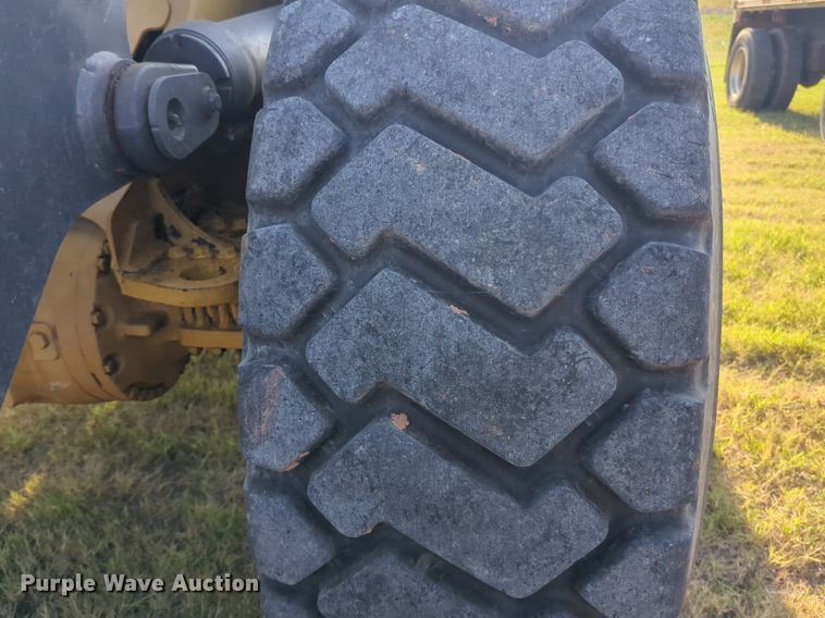 image for item NW9668 2007 John Deere 724J wheel loader