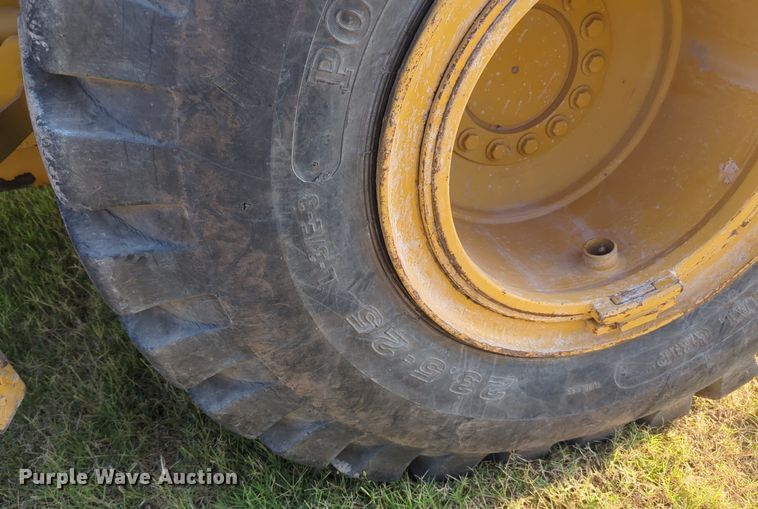 image for item NW9668 2007 John Deere 724J wheel loader
