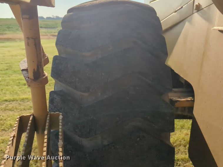 image for item NW9668 2007 John Deere 724J wheel loader