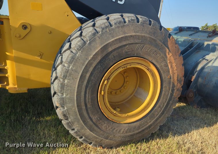 image for item NW9668 2007 John Deere 724J wheel loader