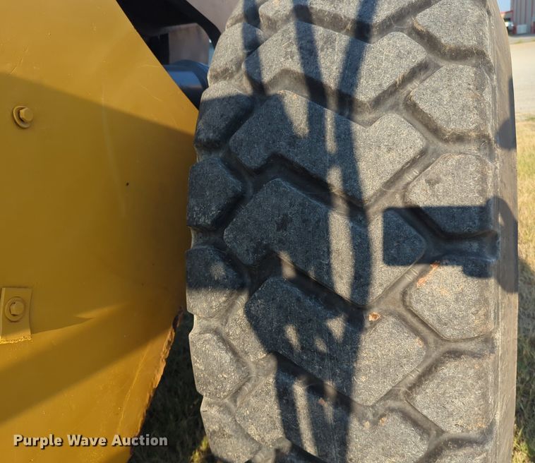 image for item NW9668 2007 John Deere 724J wheel loader